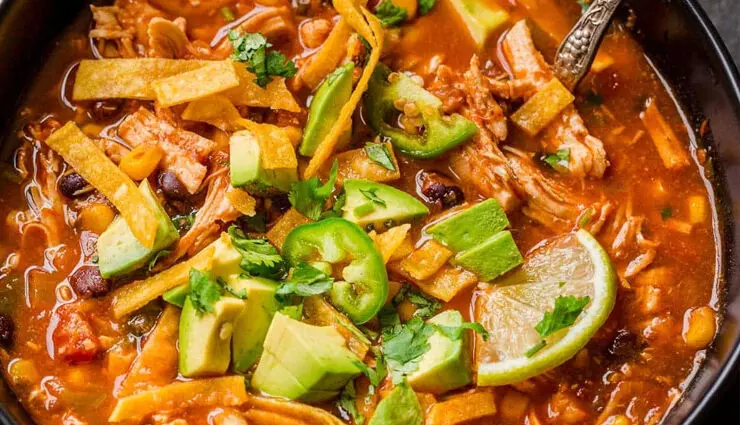 रेसिपी- स्वस्थ और बनाने में आसान चिकन टॉर्टिला सूप