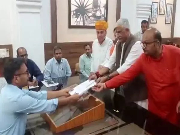 लोकसभा चुनाव: केंद्रीय मंत्री गजेंद्र सिंह शेखावत ने जोधपुर से किया नामांकन दाखिल
