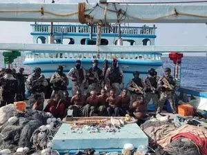 कानूनी कार्रवाई के लिए नौ समुद्री लुटेरों को भारत लाया जा रहा है : नौसेना