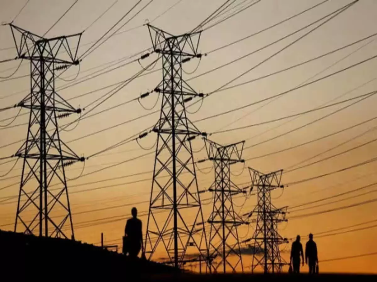 सरकार ने बिजली की दर घटाई, उपभोक्ताओं को अब इतने रुपए देने होंगे चार्ज