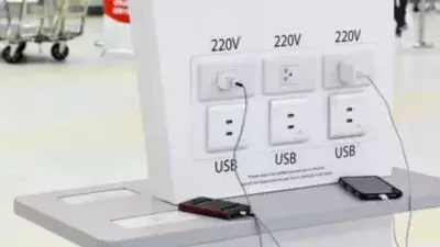 USB Charger Scam: पब्लिक प्लेस पर करते हैं फोन चार्ज, भूलकर भी न करें ये काम