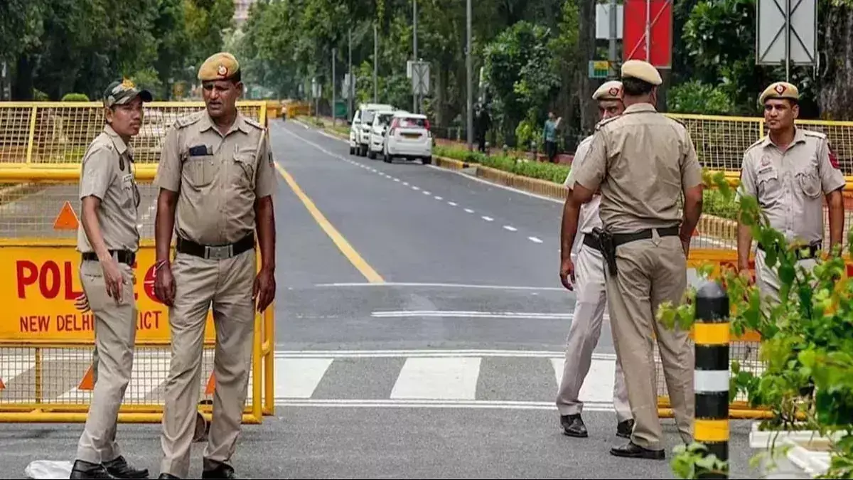 दिल्ली पुलिस ने रामलीला मैदान के आसपास सुरक्षा और यातायात के लिए कड़े इंतजाम किए