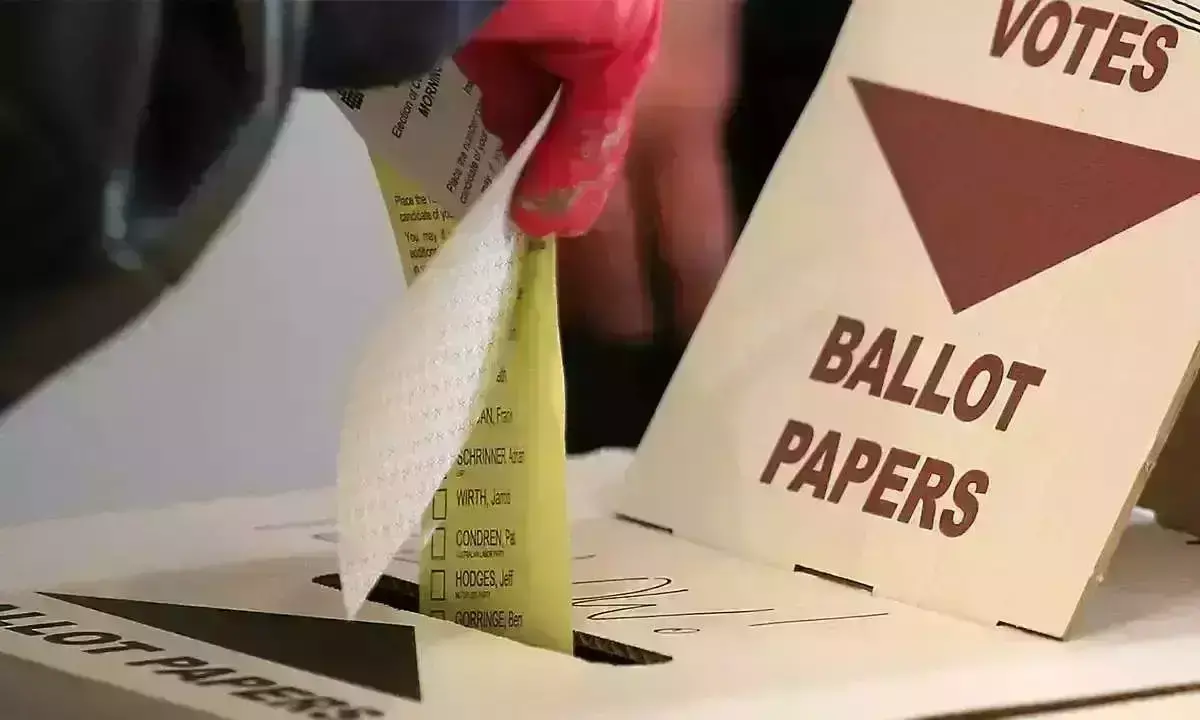 चुनाव आयोग ग्रेटर नोएडा में वोट करने वाले बुजुर्गों को ख़ास सुविधा देगा