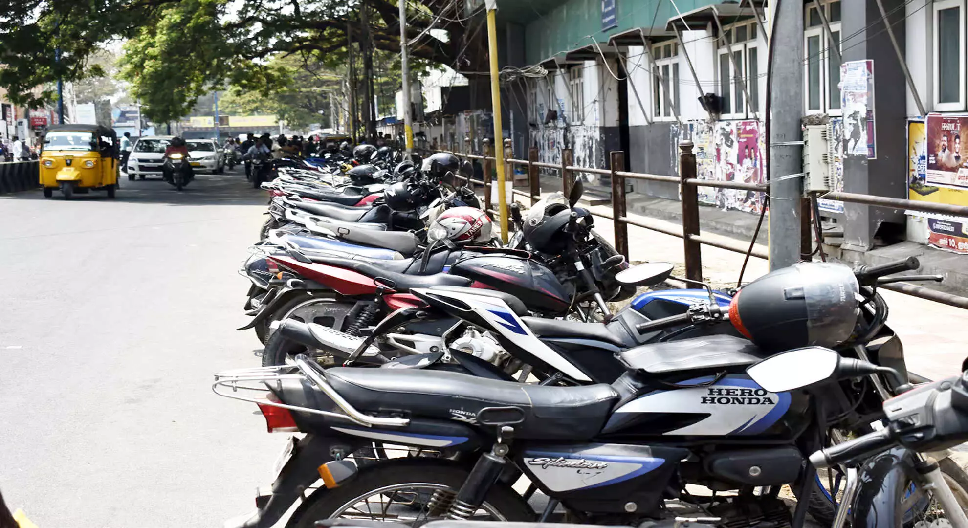 पार्किंग की कमी से कोयंबटूर मेडिकल कॉलेज अस्पताल के मरीजों की परेशानी बढ़ गई है