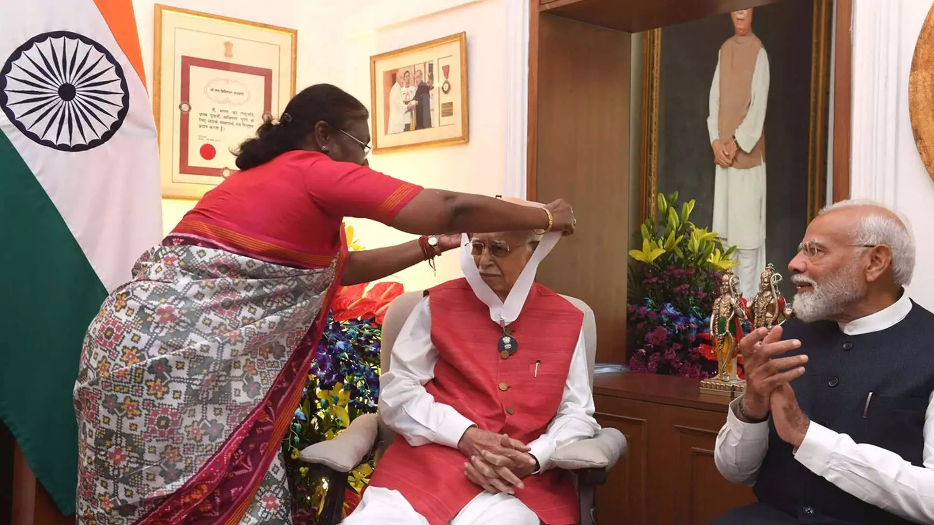राष्ट्रपति ने लालकृष्ण आडवाणी को भारत रत्न से सम्मानित किया, पीएम मोदी भी मौजूद