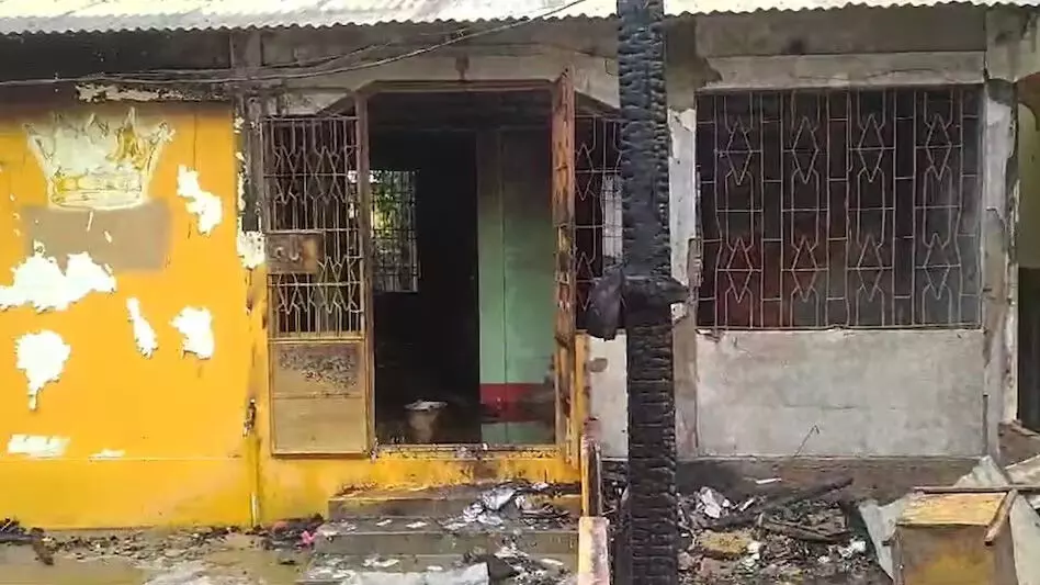 करीमगंज में युवक ने कथित तौर पर घर में आग लगा दी