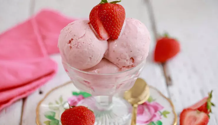 रेसिपी- स्वादिष्ट स्ट्रॉबेरी आइसक्रीम केक