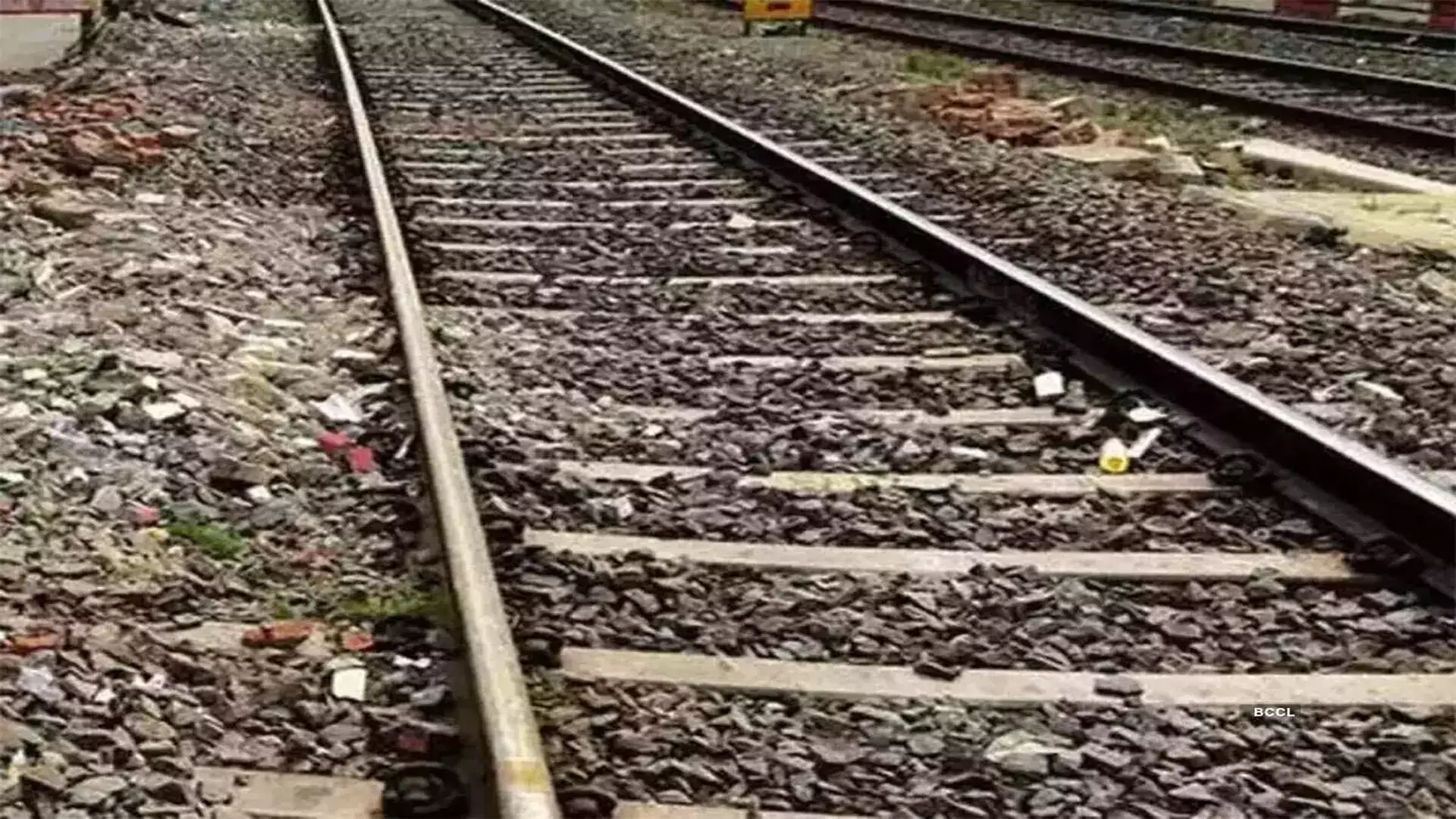 युवक ने ट्रेन के आगे कूदकर दी जान, क्षत-विक्षत मिली लाश