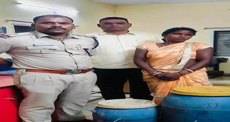 अवैध कच्ची महुआ शराब बरामद, पुलिस ने 4 लोगों को किया गिरफ्तार