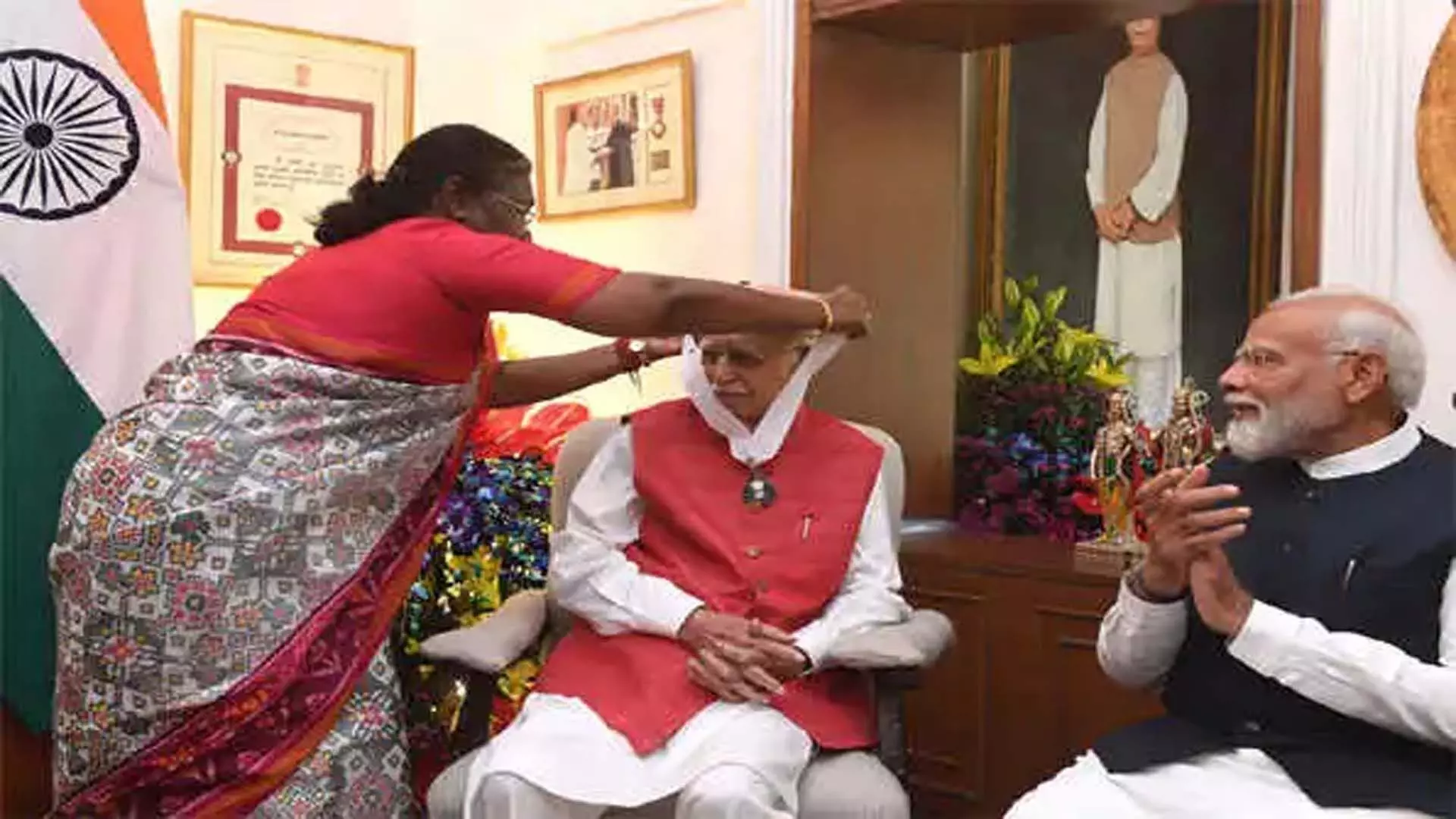 राष्ट्रपति मुर्मू ने लालकृष्ण आडवाणी को भारत रत्न से सम्मानित किया