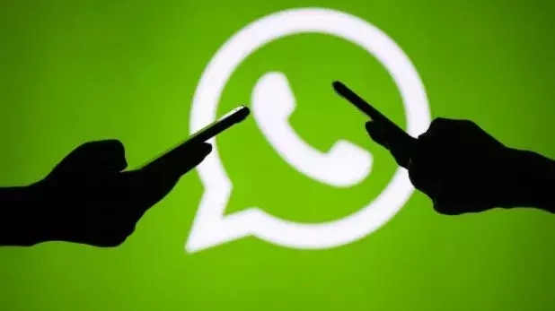 WhatsApp से ऐसे शेयर करें Facebook Status, आया नया फीचर