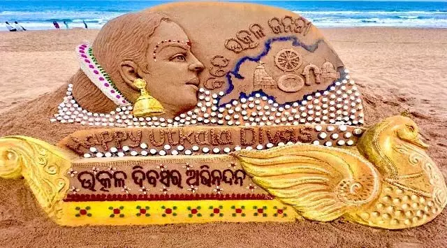 प्रसिद्ध रेत कलाकार सुदर्शन पटनायक ने रेत कला के साथ उत्कल दिवस की दीं शुभकामनाएं