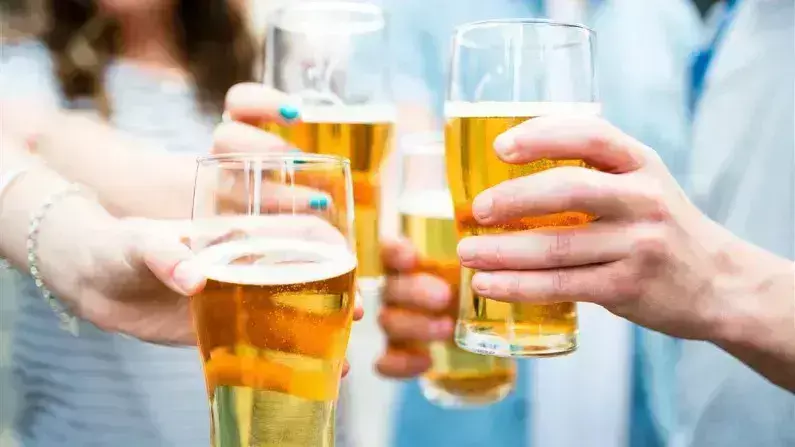 जानें अब कितने रुपये में मिलेगी बीयर, देसी और अंग्रेजी शराब