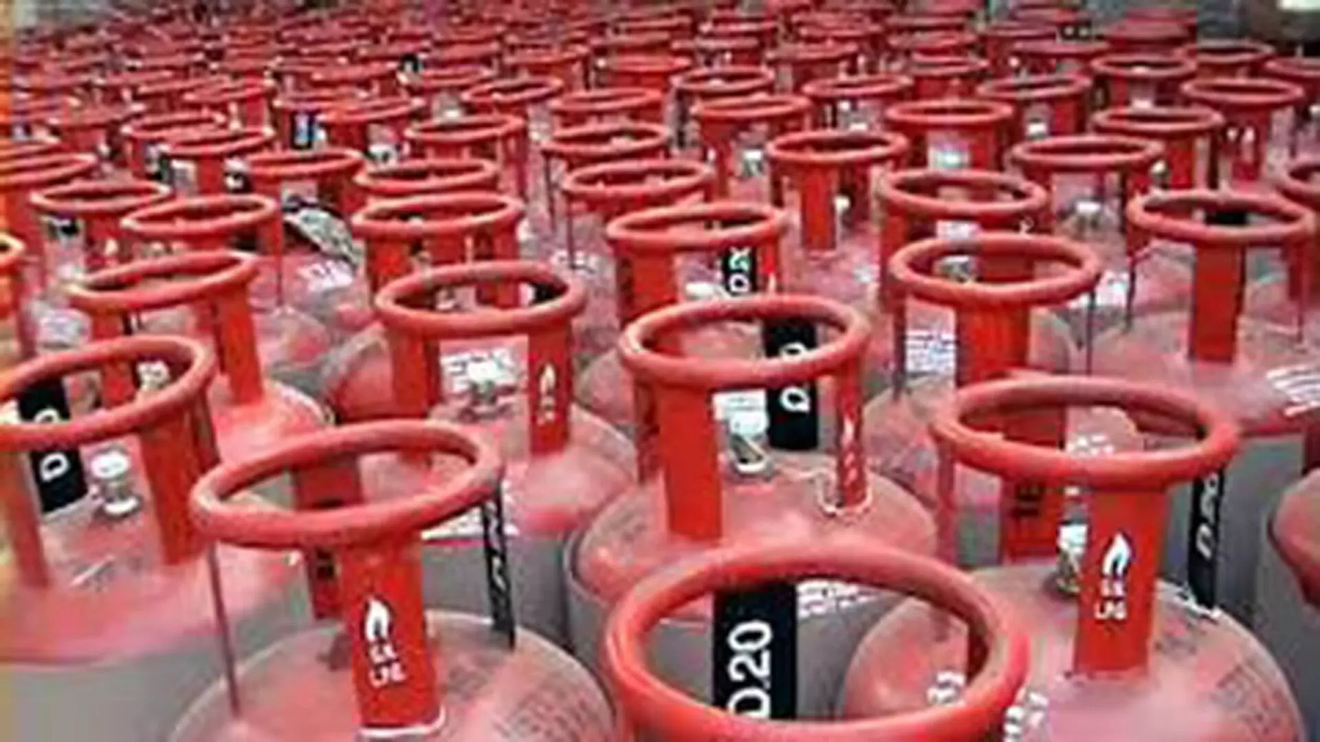 ATF की कीमत में मामूली कटौती, कमर्शियल LPG दर 30.5 रुपये कम