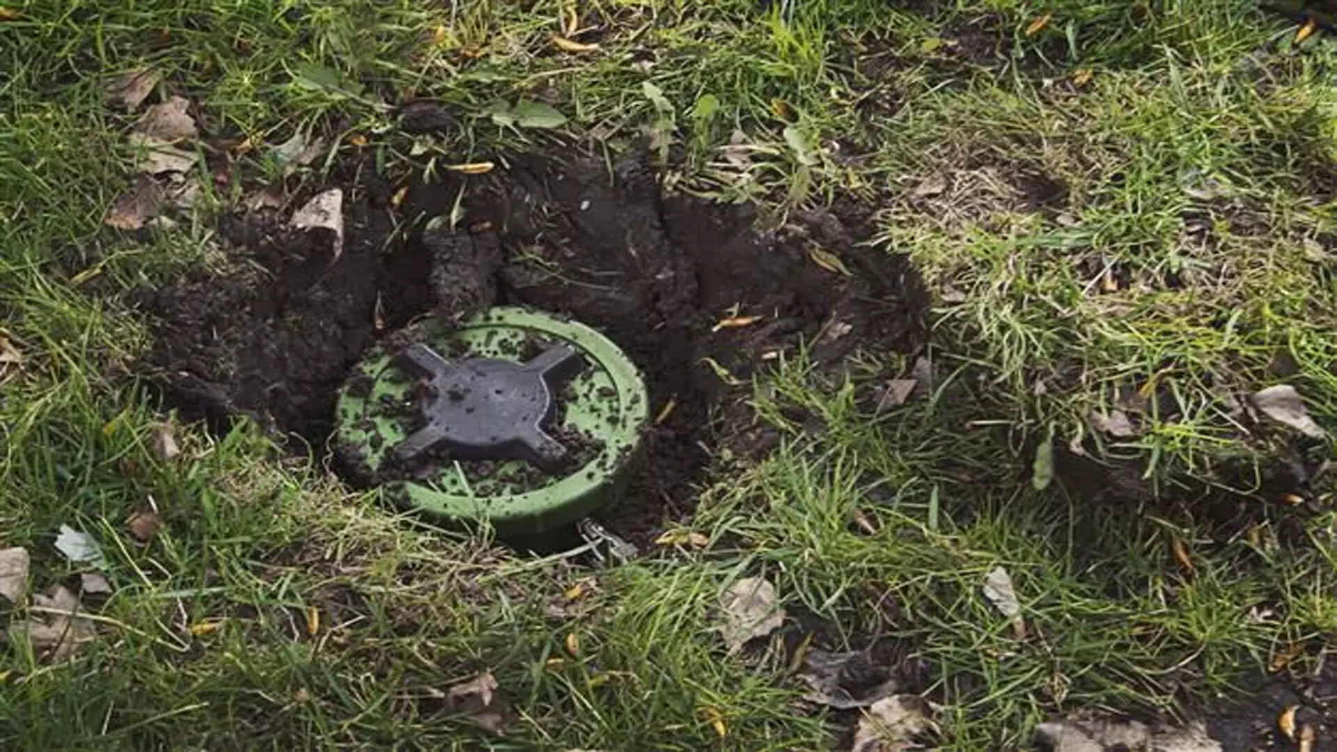 खेलते हुए बच्चों को मिली पुरानी बारूदी सुरंग, विस्फोट से 9 की मौत