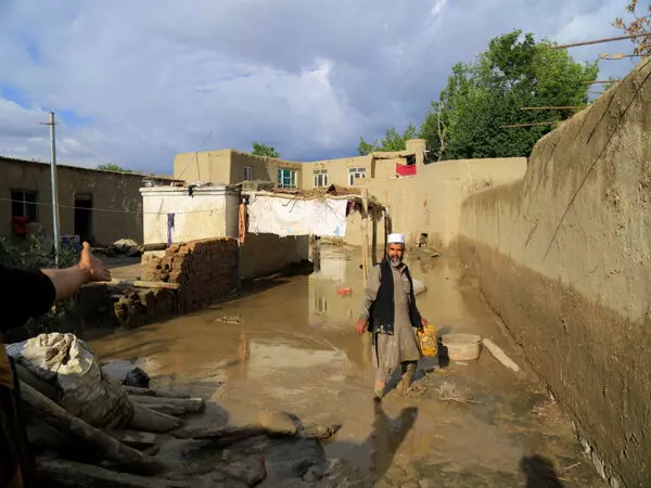 अफगानिस्तान में भारी बारिश, बाढ़ से 380 से अधिक परिवार प्रभावित