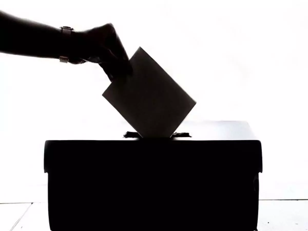 लोकसभा चुनाव 2024: डाक वोट सुविधा के लिए आवेदन करने की अंतिम तिथि आज समाप्त हो रही