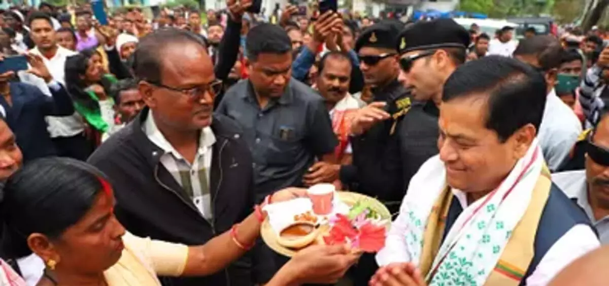 केंद्रीय मंत्री सोनोवाल ने असम के सांस्कृतिक ताने-बाने में चाय समुदाय के योगदान की सराहना
