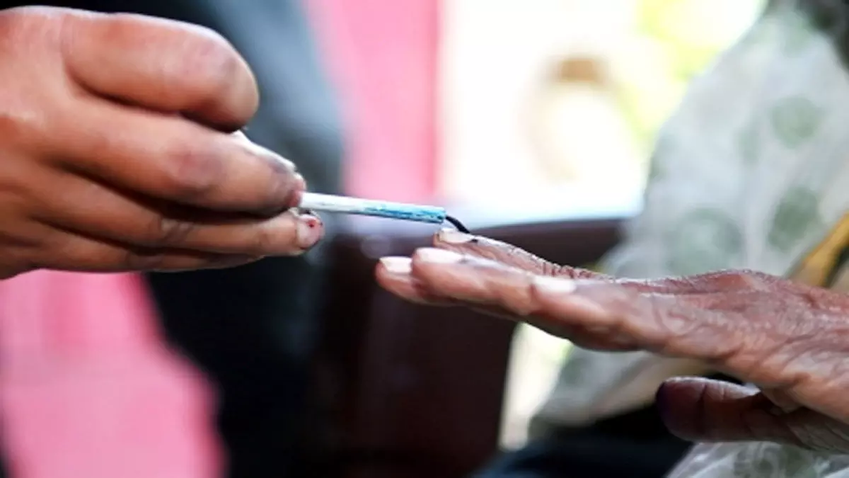 इपिक कार्ड नहीं है तो 12 अन्य वैकल्पिक पहचान दस्तावेज दिखा कर भी कर सकेंगे मतदान