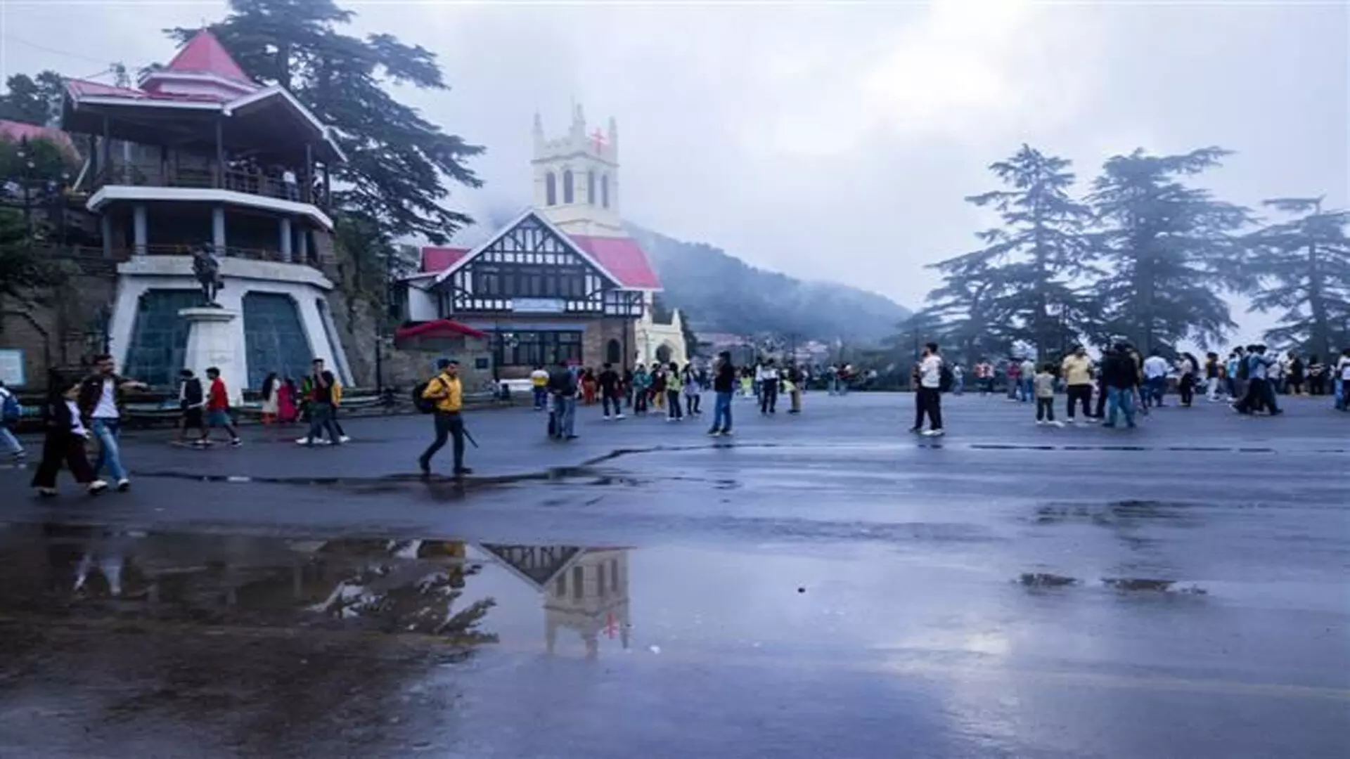 हिमाचल में 3 राष्ट्रीय राजमार्गों समेत 186 सड़कें बंद, बारिश का अनुमान