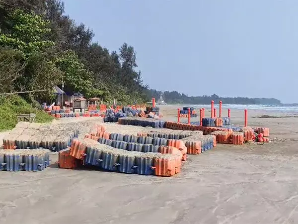 समुद्र के अशांत होने के कारण केरल के कन्नूर में समुद्र तट पर्यटन गतिविधियों पर प्रतिबंध लगा दिया गया
