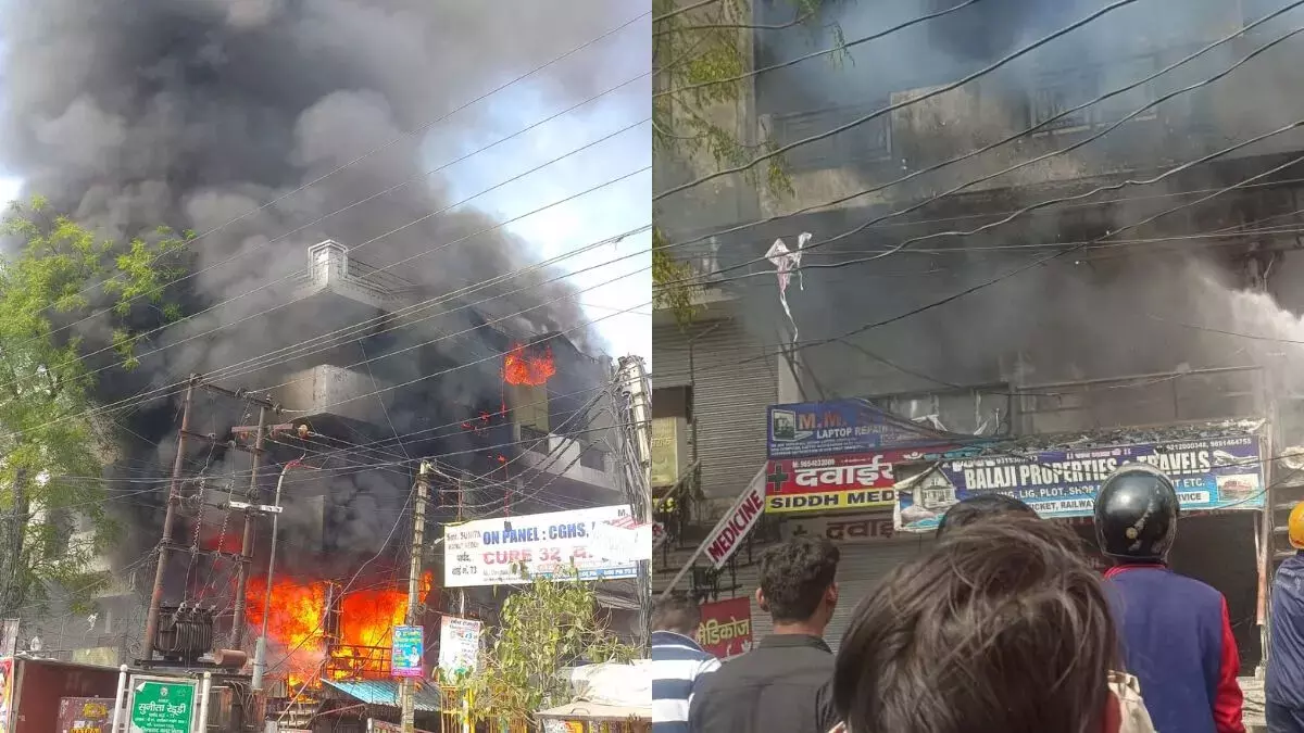 साहिबाबाद में कार के शोरूम में लगी भीषण आग, दमकल कर्मियों ने पाया काबू