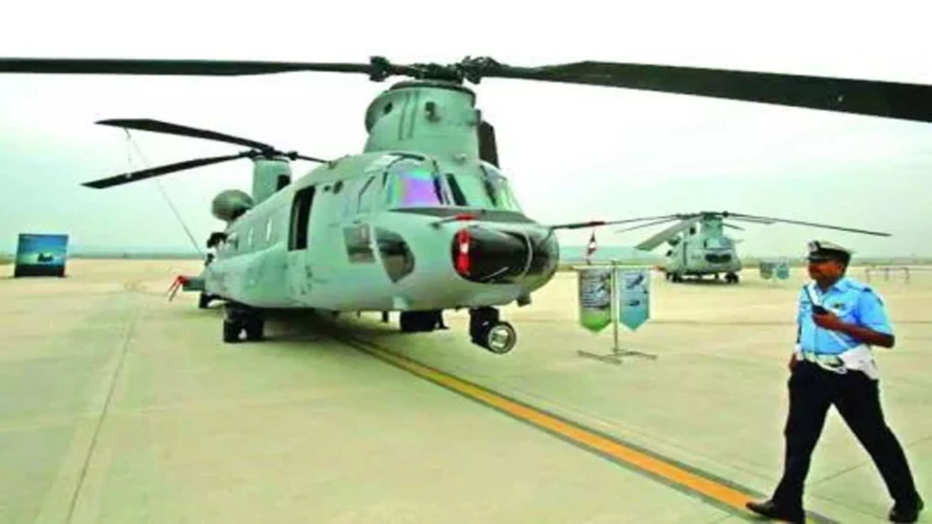 5 भारतीय वायुसेना, हेलीकॉप्टरों ने आपातकालीन लैंडिंग स्ट्रिप पर ट्रायल लैंडिंग, टेक-ऑफ किया