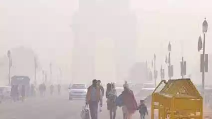 दिल्ली में ठंडी हवाओं ने बदला मौसम का मिजाज, सामान्य से नीचे आया पारा