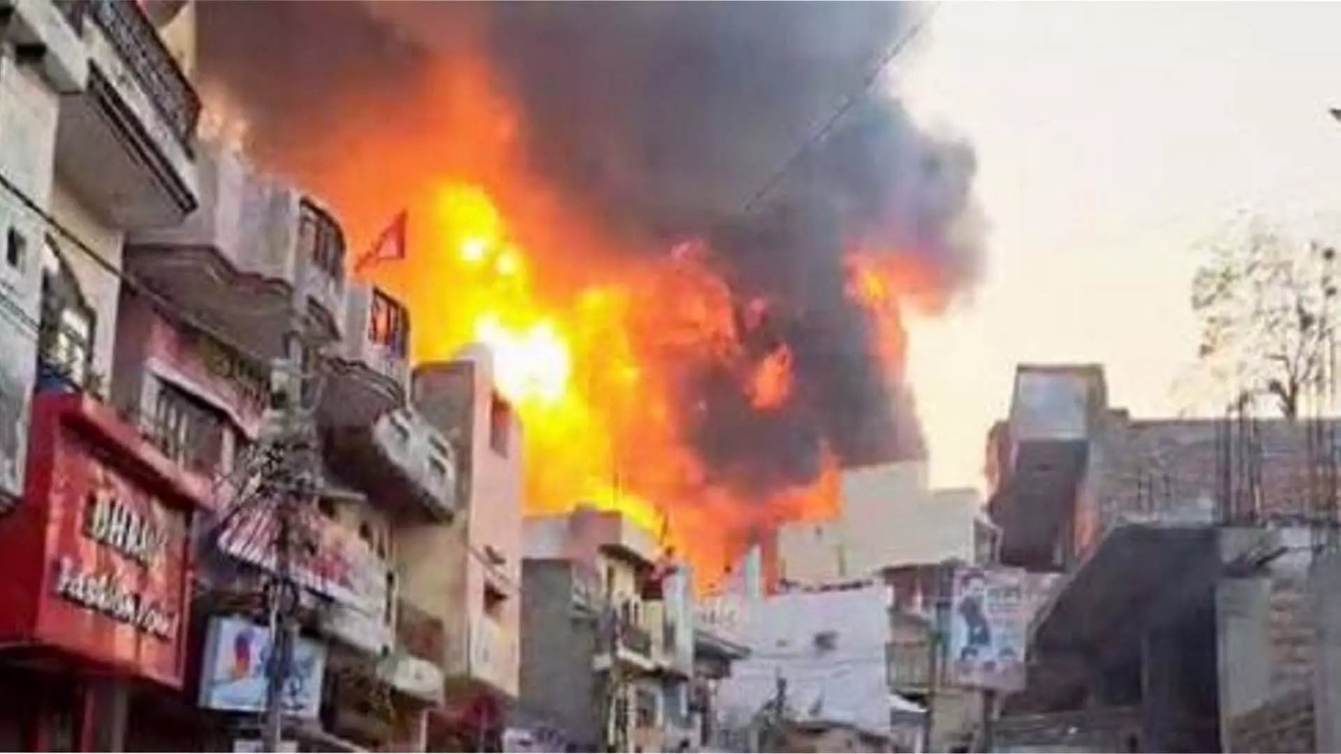 दिल्ली के सदर बाजार में घर में लगी आग, 2 लड़कियों की मौत