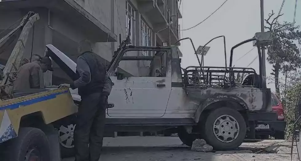 अज्ञात लोगों ने मावलाई पुलिस स्टेशन के अंदर खड़े वाहन को जला दिया