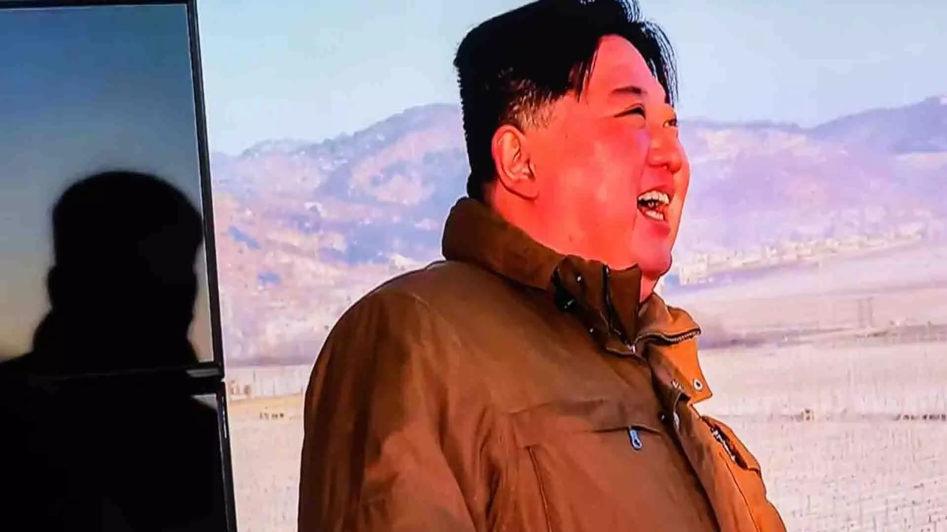 किम जोंग उन ने अमेरिकी ठिकानों तक मार करने वाली नई मिसाइल के परीक्षण का किया नेतृत्व