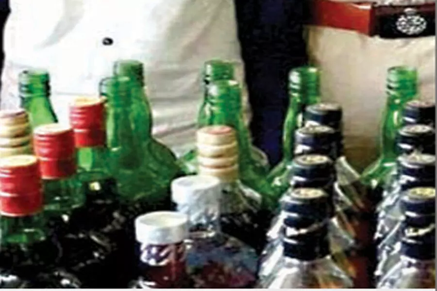 2 अलग-अलग मामलों में 36.5 लाख रुपए की शराब जब्त की गई