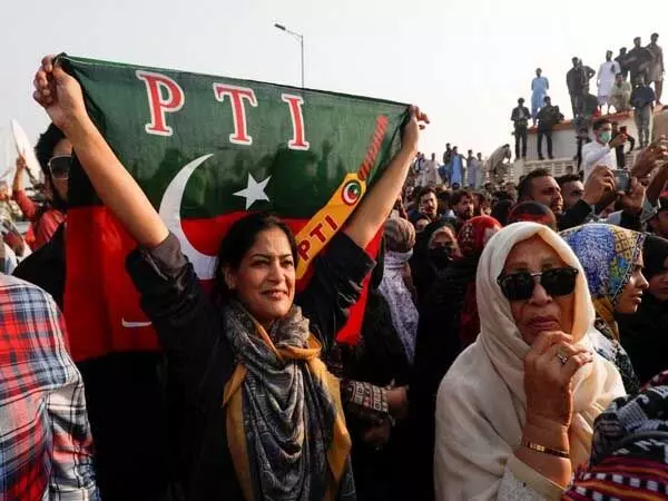पाकिस्तान तहरीक-ए-इंसाफ ने खैबर पख्तूनख्वा में सीनेट चुनाव स्थगित करने के चुनाव आयोग के फैसले की आलोचना की