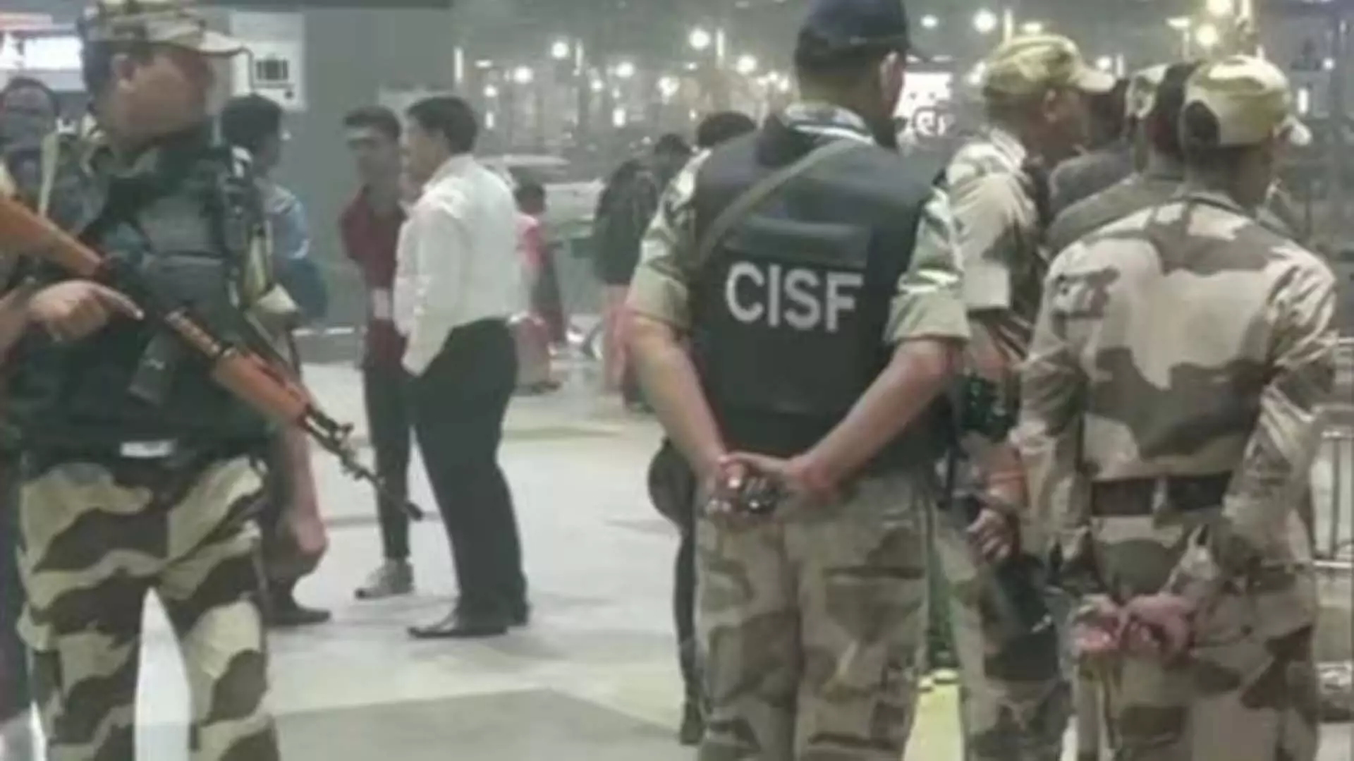 दिल्ली के नांगलोई मेट्रो स्टेशन पर सीआईएसएफ कांस्टेबल ने खुद को गोली मारी