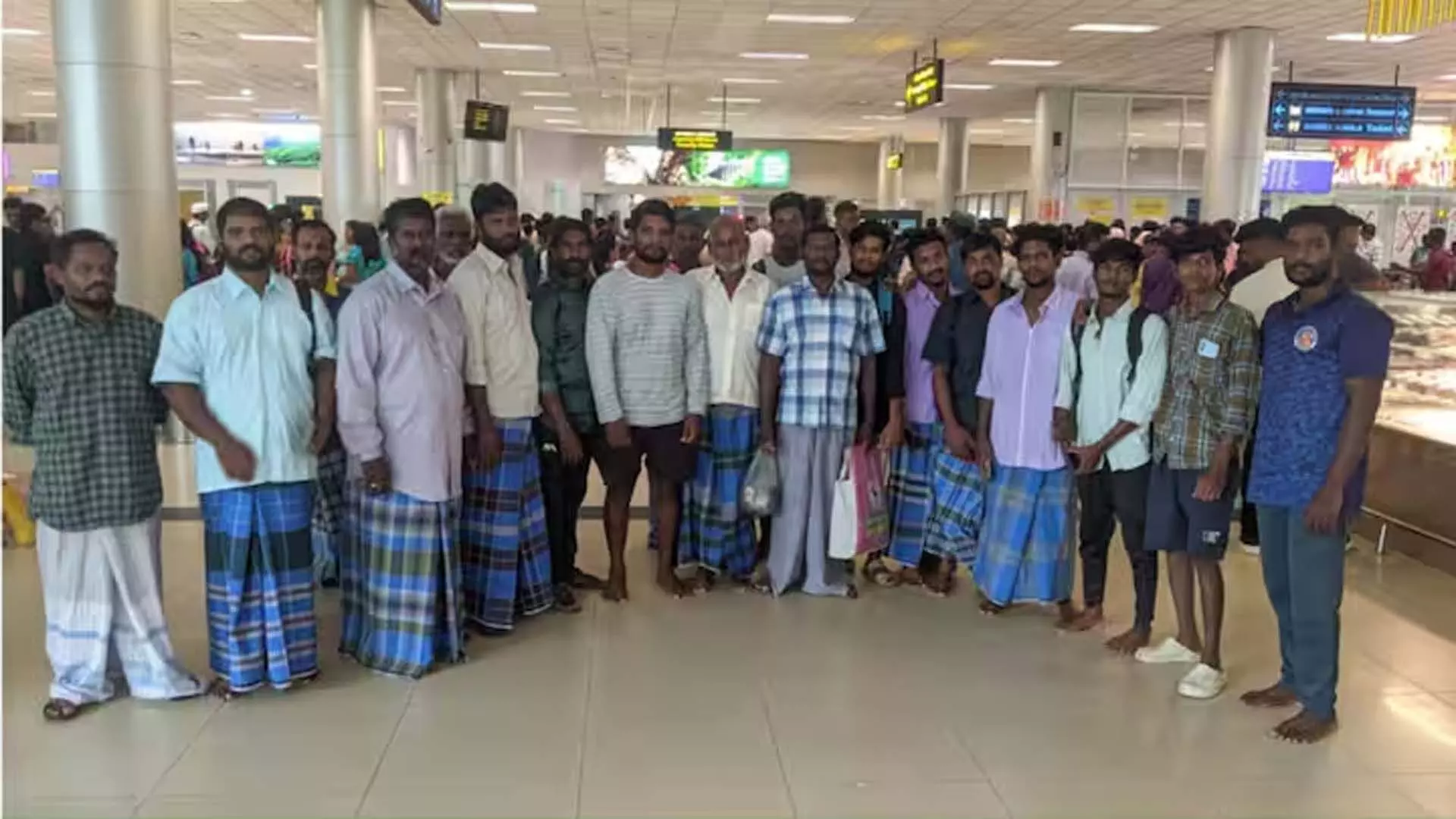 श्रीलंकाई नौसेना द्वारा हिरासत में लिए गए तमिलनाडु के 19 मछुआरों को वापस भेजा गया