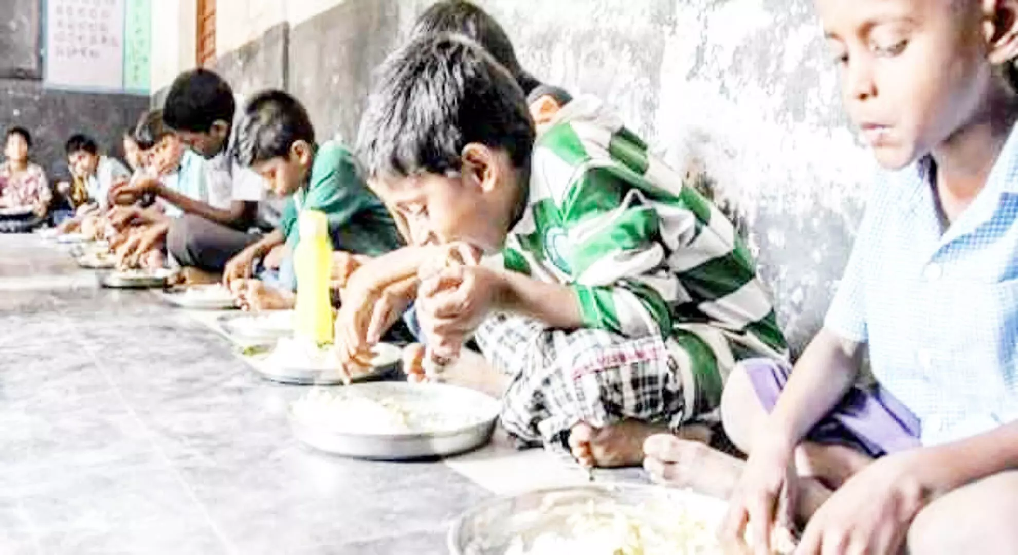 कर्नाटक के कोप्पल जिले में दोपहर के भोजन के बाद 35 स्कूली बच्चे बीमार पड़ गए