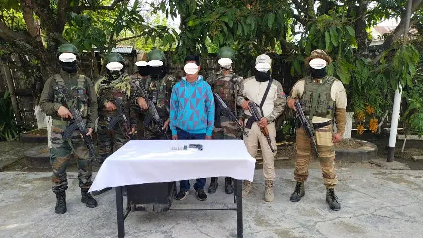 हथियारों और गोला-बारूद के साथ दो उग्रवादी गिरफ्तार