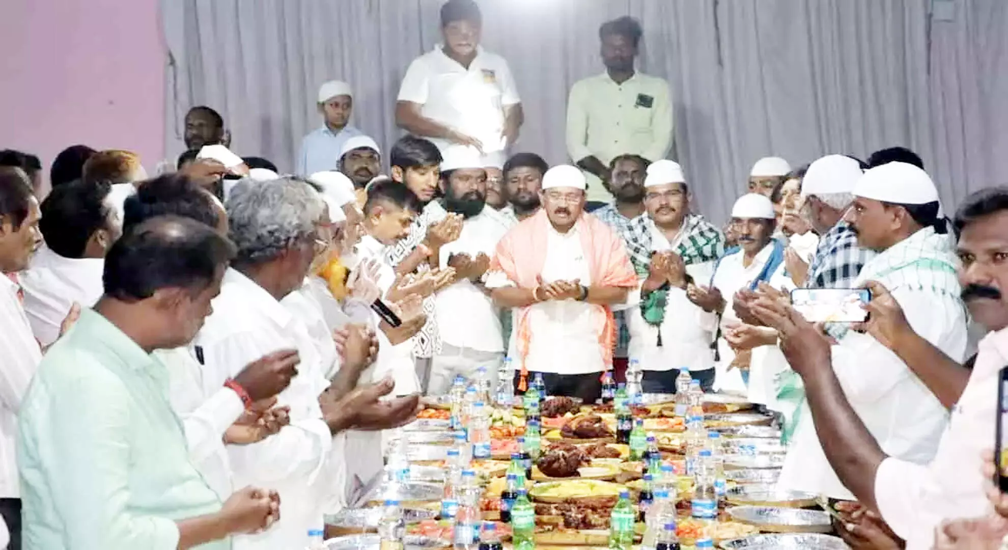 मकपति राजगोपाल रेड्डी ने उदयगिरि में मुसलमानों के लिए इफ्तार पार्टी की मेजबानी की