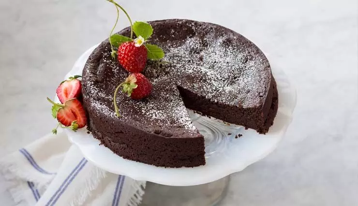 रेसिपी- ग्लूटेन और मेवे रहित आटा रहित चॉकलेट केक