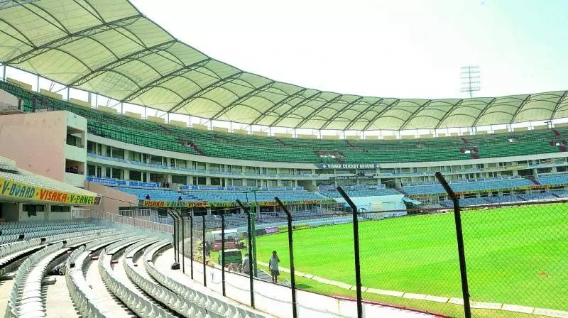 सनराइजर्स गेम की पूर्व संध्या पर टीएसएसपीडीसीएल की गुगली ने उप्पल स्टेडियम में बिजली आपूर्ति रोक दी