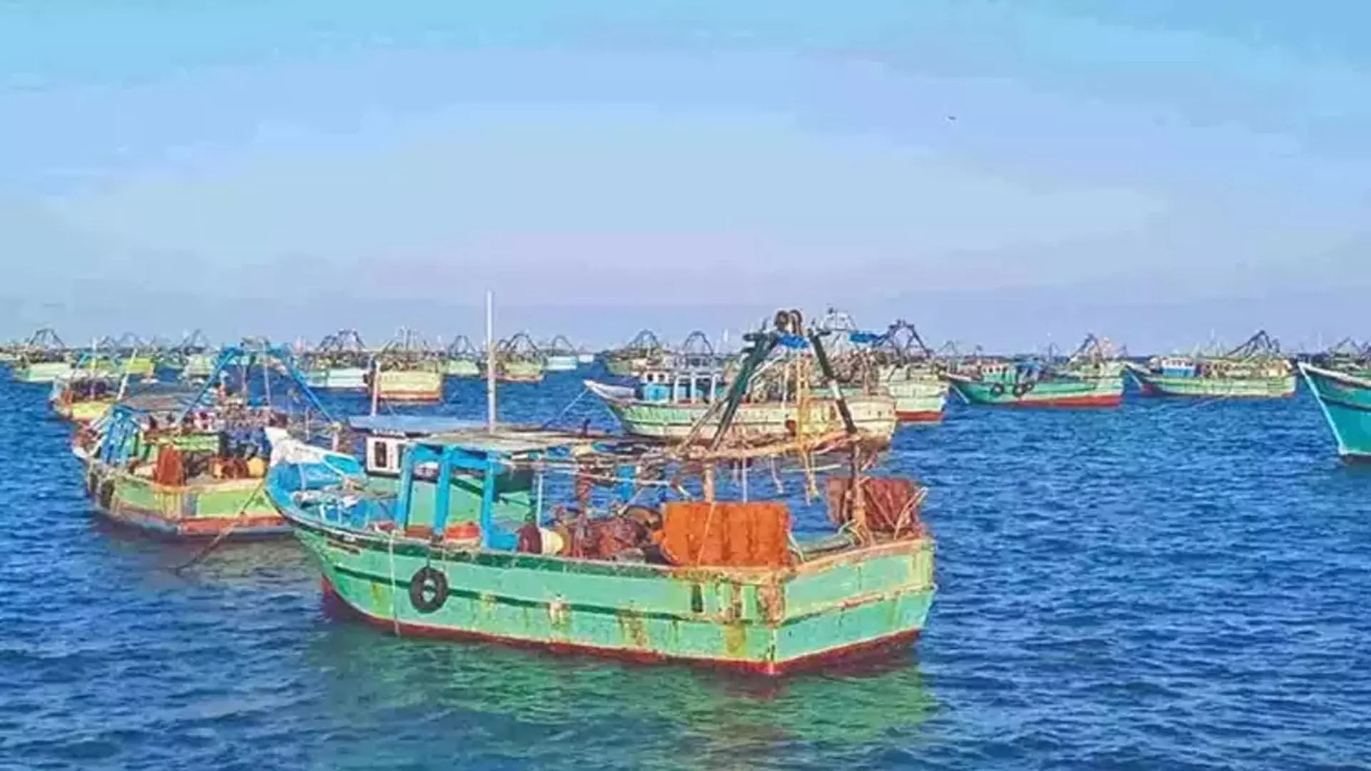 श्रीलंकाई तट रक्षक द्वारा गिरफ्तार किए गए तमिलनाडु के मछुआरे चेन्नई लौट आए
