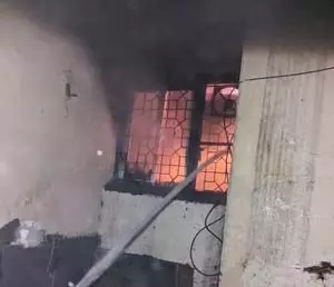 वहां भर रहा था धुंआ, धीरे-धीरे फैल रही थी आग...16 बच्चों को लेकर आई ये खबर, VIDEO