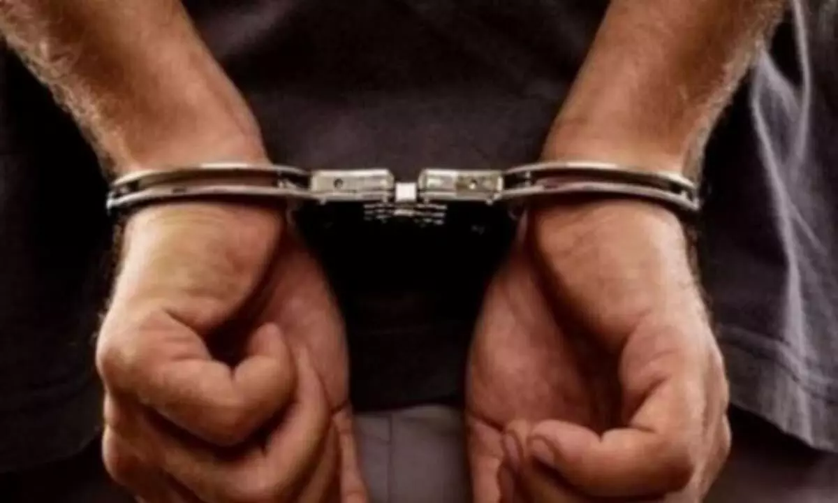 दोषी को भागने में मदद करने के आरोप में कोवई पुलिसकर्मी गिरफ्तार