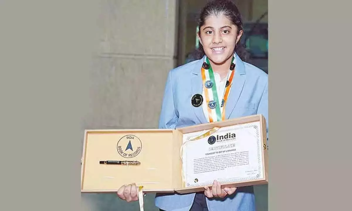 शहर की लड़की आकर्षणा का नाम इंडिया बुक ऑफ रिकॉर्ड्स में दर्ज हुआ