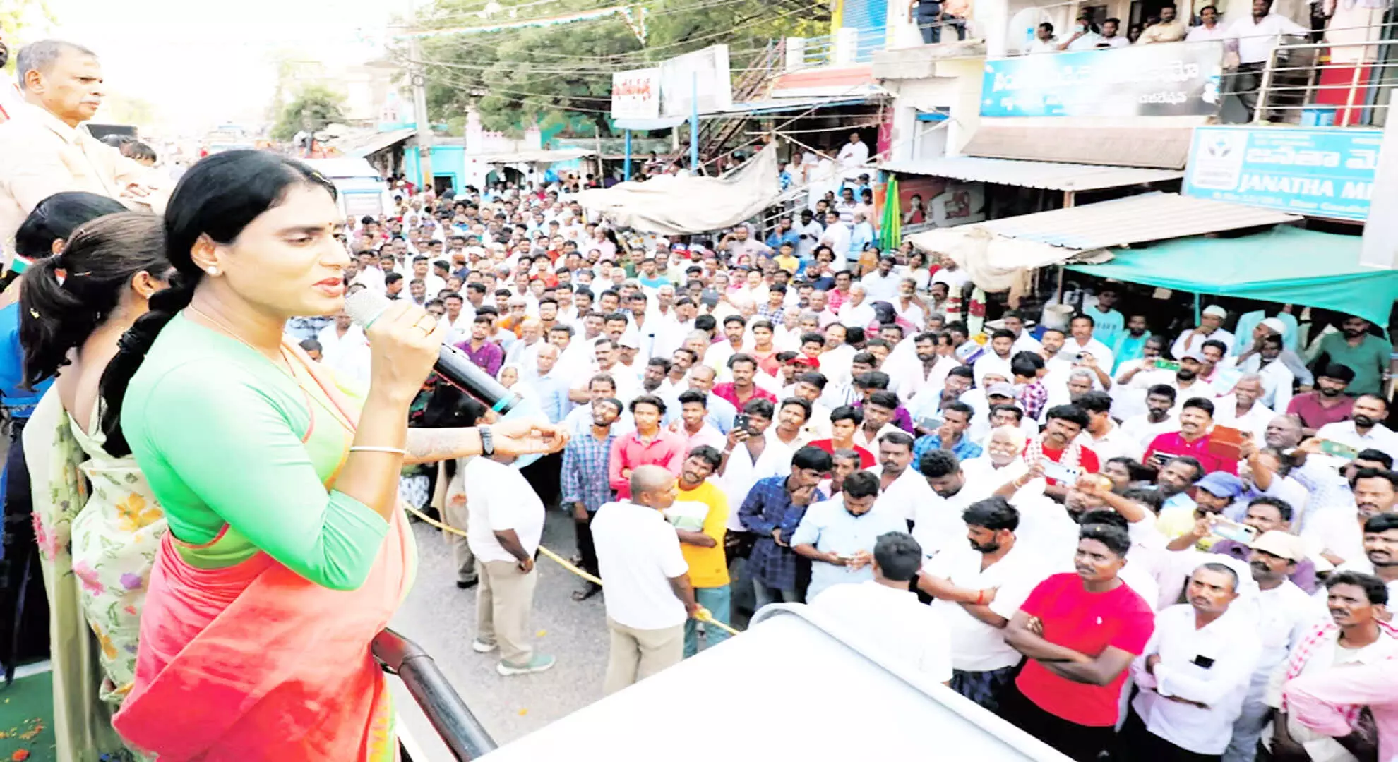 वाईएस शर्मिला ने शुरू किया चुनाव प्रचार, भाई जगन मोहन रेड्डी पर साधा निशाना