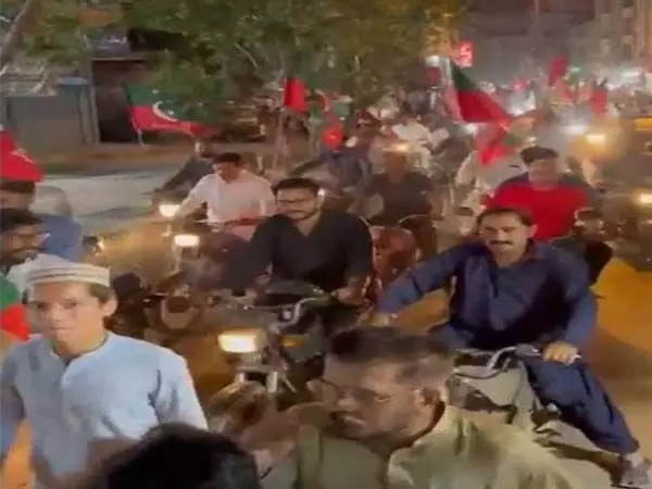 इमरान खान की रिहाई की मांग को लेकर अनधिकृत रैली करने पर पाकिस्तान तहरीक-ए-इंसाफ नेताओं के खिलाफ दर्ज किया गया एफआईआर