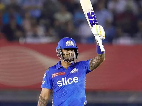 आईपीएल 2024: बल्लेबाज सूर्यकुमार यादव दिल्ली कैपिटल्स के खिलाफ अपनी टीम के मुकाबले से पहले एमआई कैंप में शामिल हो गए