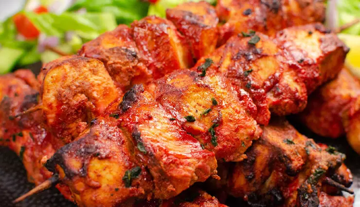 चिकन टिक्का कबाब पारिवारिक रात्रिभोज के लिए उत्तम व्यंजन
