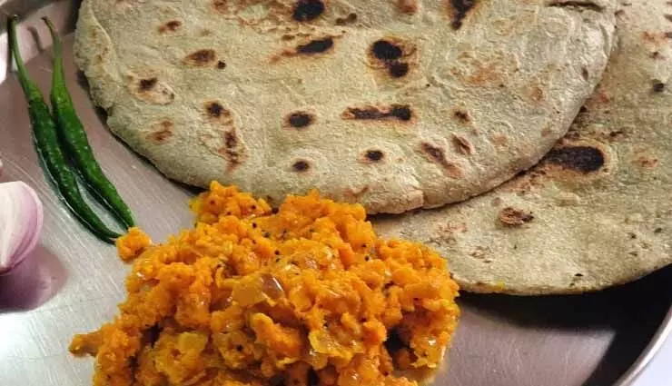 स्वादिष्ट महाराष्ट्रीयन ज़ुंका भाकरी घर पर बनाएं
