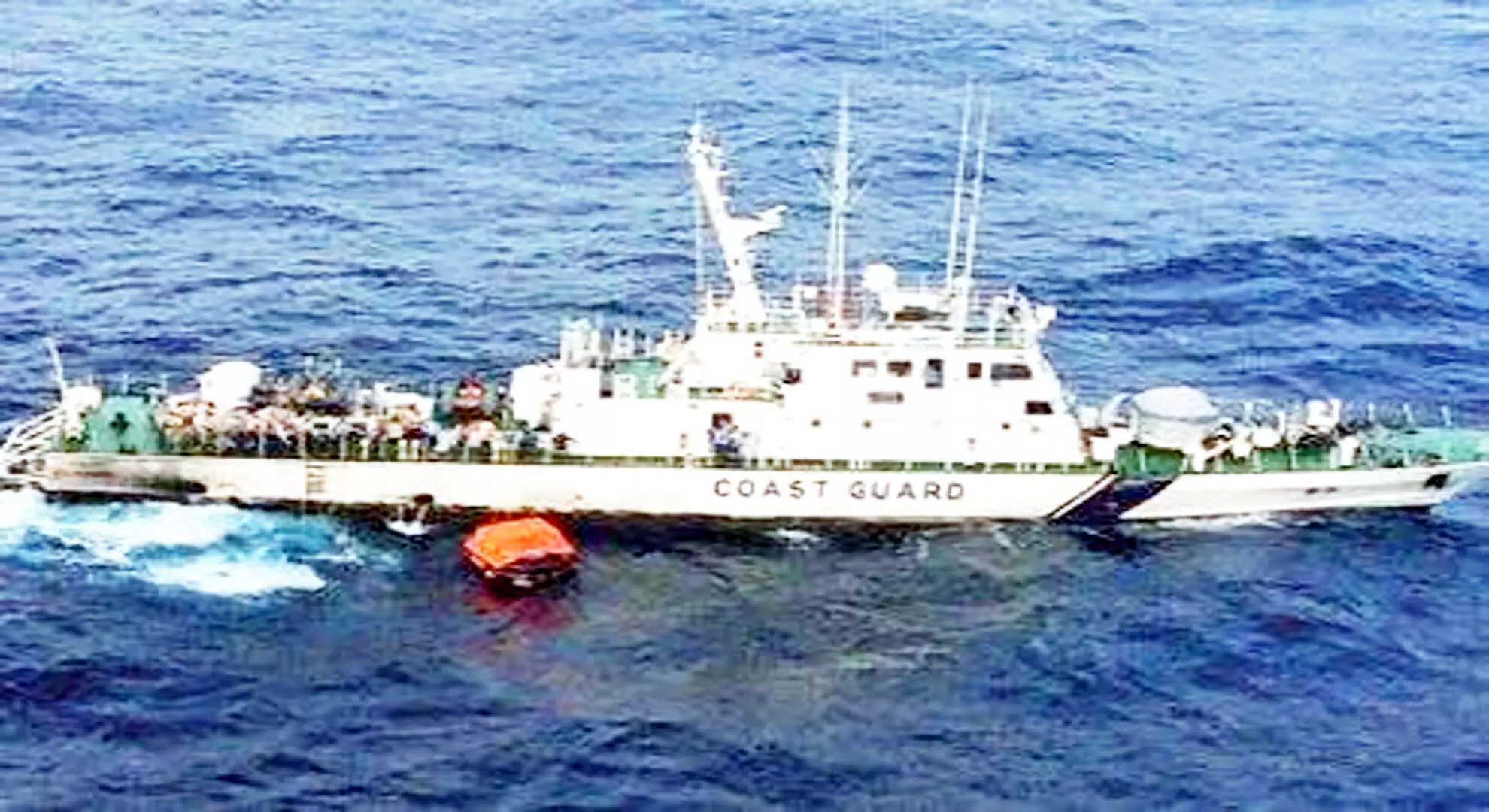आंध्र के पास समुद्र के बीच में सिलेंडर विस्फोट में नौ मछुआरे घायल हो गए: तटरक्षक बल